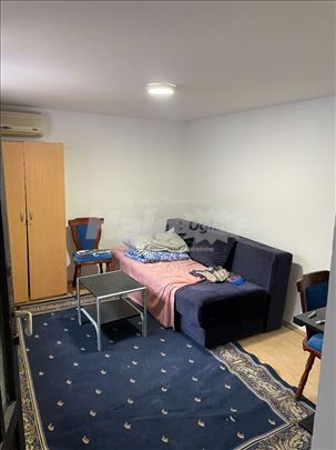 Izdajem stan u Kumodraskoj ulici.