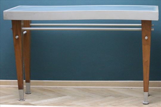 Izložbeni/radni sto dizajnerski UGG