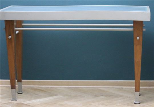 Izložbeni/radni sto dizajnerski UGG