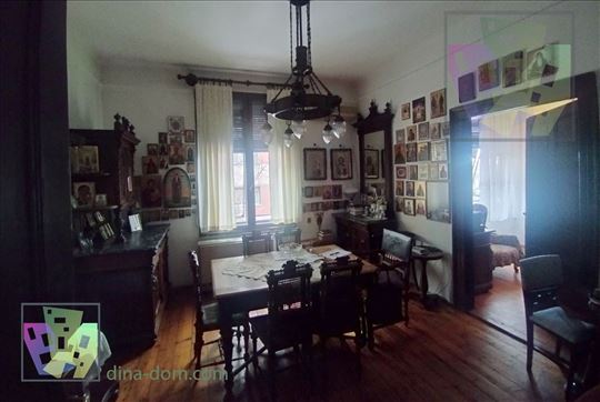 Komforan dvosoban stan u centru grada