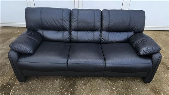 Kožni trosed kao nov , moderan dizajn