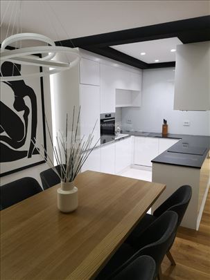 LAGATOR – luksuzno opremljen stan 93m²