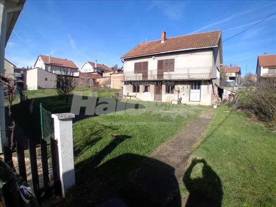 Leštane, uknjižena kuća