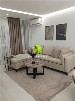 Lux  dvoiposoban stan sa garažnim mestom na najtra