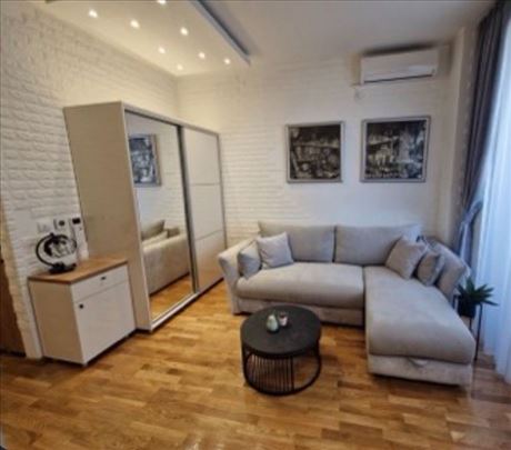 Lux garsonjera u Pupinovoj palati 