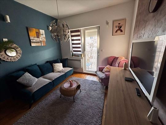 Prelep dvoiposoban stan na Grbavici ! 