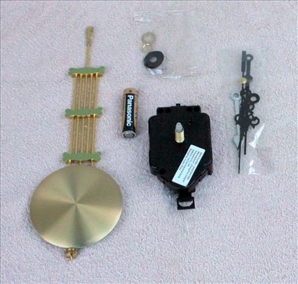 Satni mehanizam sa klatnom - kvarcni, nekorišćeno.