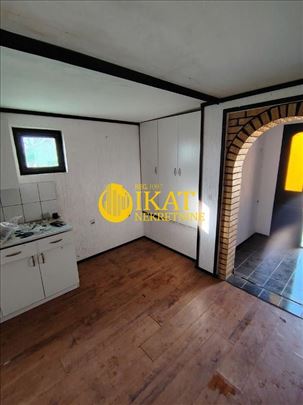 Titel kuća 36m2 sa voćnjakom, plac 13,45 ari