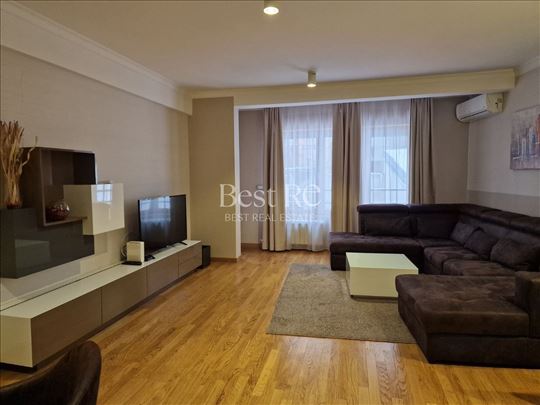 Trosoban stan kod Hrama, računi uključeni u cenu