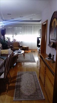 Voždovac, karingtonka, 250m2, sređena, uknjižena