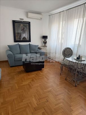 Vozdovac uknjizen extra stan novija gradnja