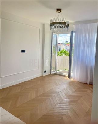 Vračar, kompletno renoviran sa terasom