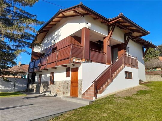 Vrdnik, kuća na placu od 15a, odlična