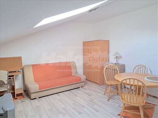 Zemun, garsonjera, odlicna lokacija pored Z kapija