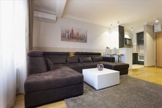 3,0 stana od 75m2 kod Hrama sa troškovima