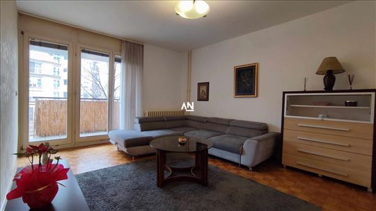 Adaptibilan u 5.0. Zgrada iz 2004 god. Jugoistok I