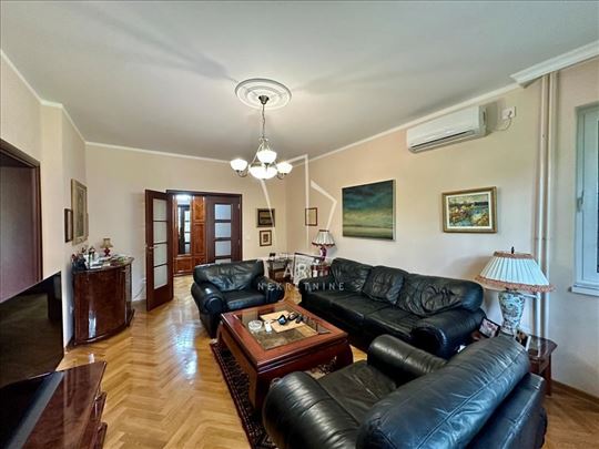 Beli dvor, uknjižen, 98 m2, sa dvorištem ID#10716