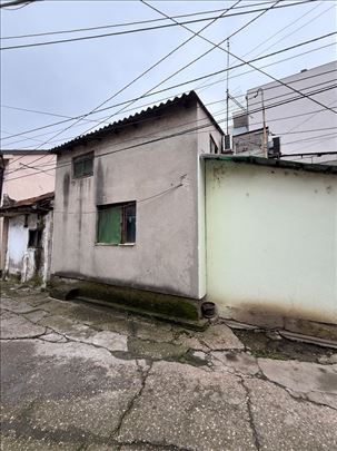 Cara Dusana kuca u dvoristu