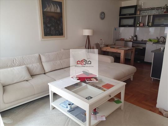 Centar NameŠten Trosoban Stan 550 Eura