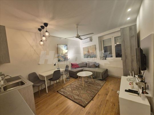 Dvosoban stan pored Crvenog Krsta