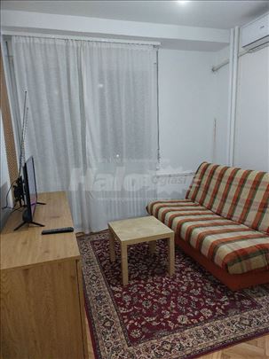 Garsonjera u zgradi, Konjarnik, Ustanicka-Bulevar