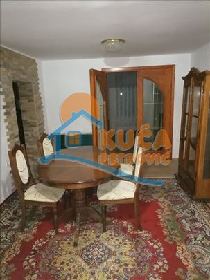 Izdaje se stan u blizini hotela Tami