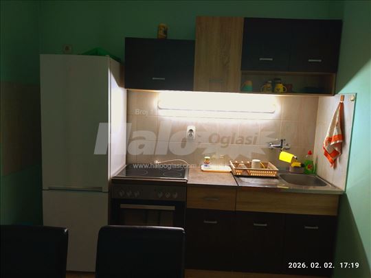 Izdajem jednosoban namešten stan,35 kv.u centru