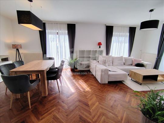 Izdajem lux četvorosoban stan Filmski grad - 800E