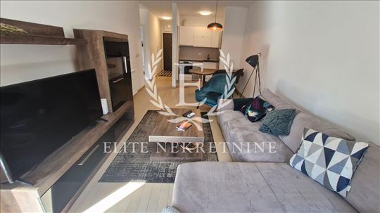 Izdavanje-Dvosoban lux stan,garaza,novogradnja