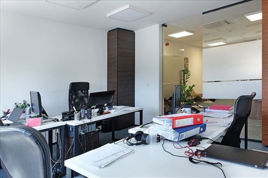 Kancelarije poslovna zgrada, parking, open space 