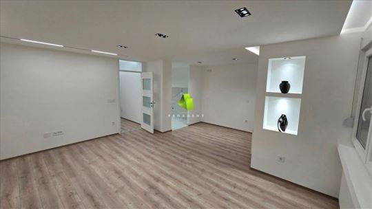 Komforan trosoban stan na odličnoj lokaciji kod Do