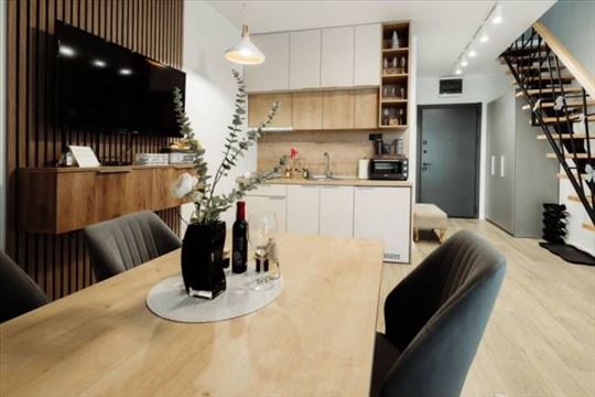 Lux 2.0 stan sa galerijom na Kopaoniku centar 48m2