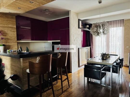 Lux četvorosoban stan sa dvoristem 124 m²