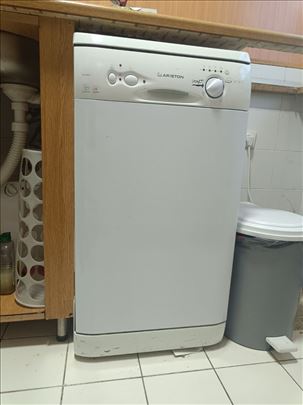  Mašina za pranje sudova Ariston– odlično stanje