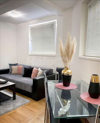 Namesten stan--preko puta Mone