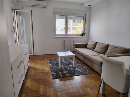 Novi Beograd jednoiposoban opremljen stan