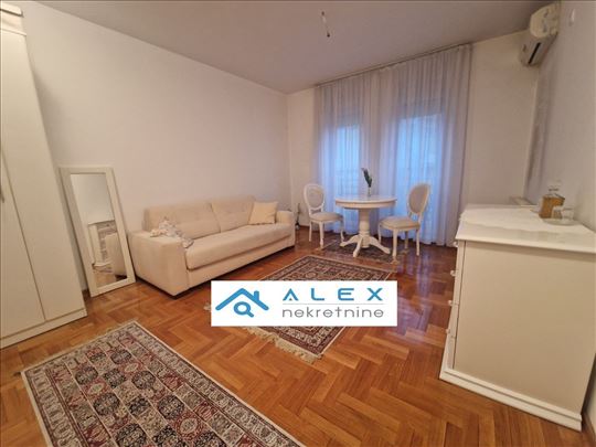 Odlična garsonjera na Bulevaru Evrope