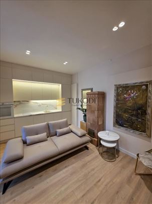 Potpuno nov, salonac kod Botaničke bašte