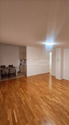 Sa parking mestom - Preko vlasnika,bez provizije