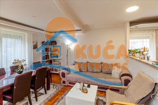 Stan 61m2, sa pomoćnim objektom i pripadajućim dvo