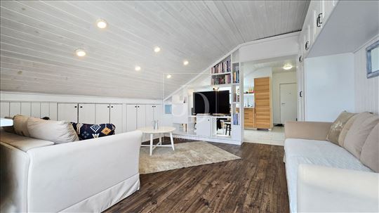 Izdaje se stan Neznanog junaka, parking