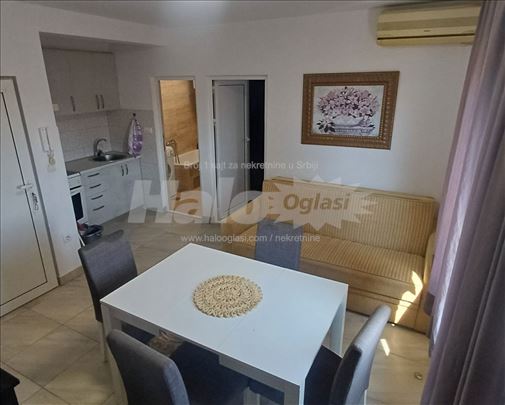 Stan za izdavanje • 3 sobe • 50m²