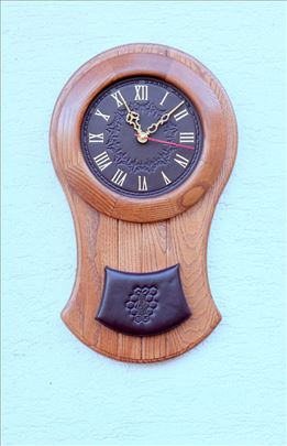 Zidni sat, pčelarski. Kvarcni.