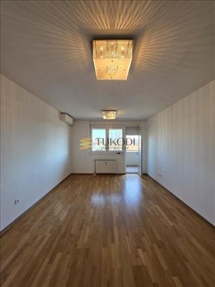 4,0 stan od 90m2 sa garažnim mestom