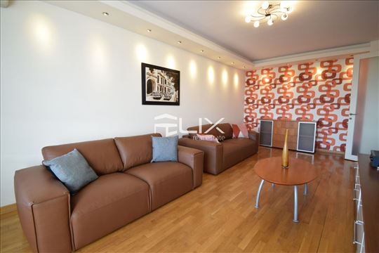 Belvil - 3.0 sa garažnim mestom