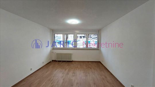 Blok 21,56m2.3.0.Renoviran!Može i kao PP.