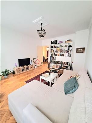 Centar grada, renoviran stan sa terasama