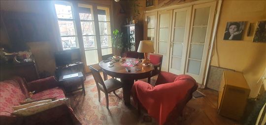 Centar. Mali troiposaban slonski stan