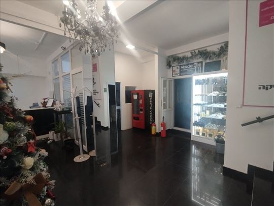 Dim. Tucovića,720m2+podrum,3 nivoa, za više namena