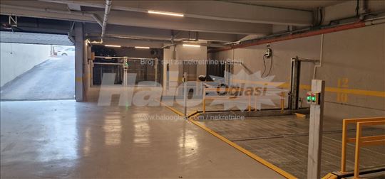 Garazno mesto 14 m2, Novo nekorišćeno Autokomanda